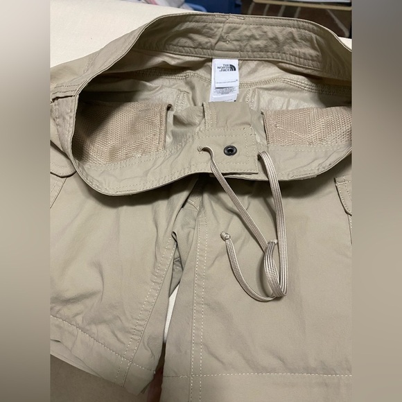 The North Face Woman’s Khaki Tan Hiking Shorts Size 2.  Quick Dry Fabric. - Picture 3 of 14